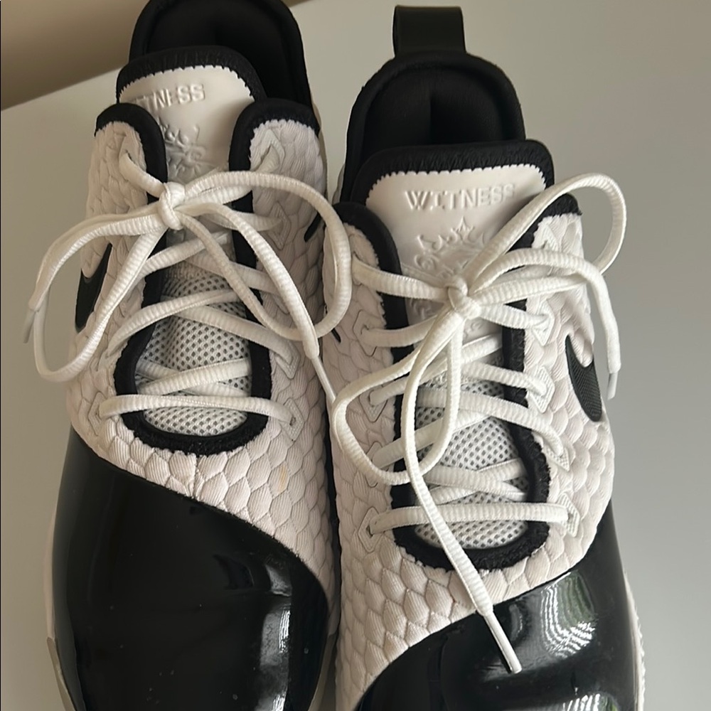 Nike - Picture 2 of 10